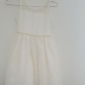 Elegant White Formal Dress with Timeless Appeal